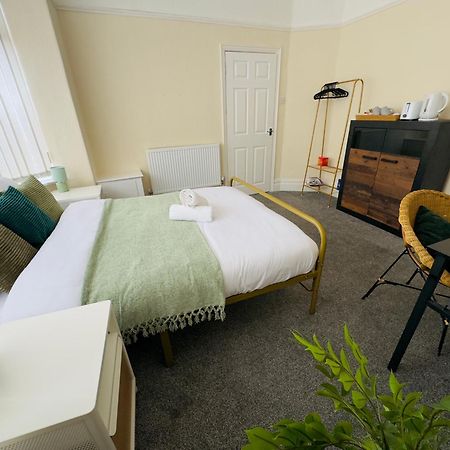Double Bedroom Near City Center Manchester Exterior photo