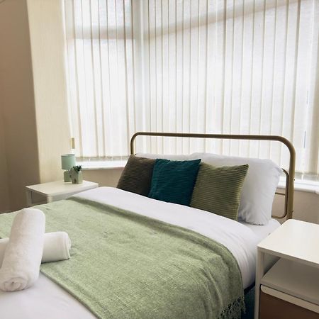 Double Bedroom Near City Center Manchester Exterior photo