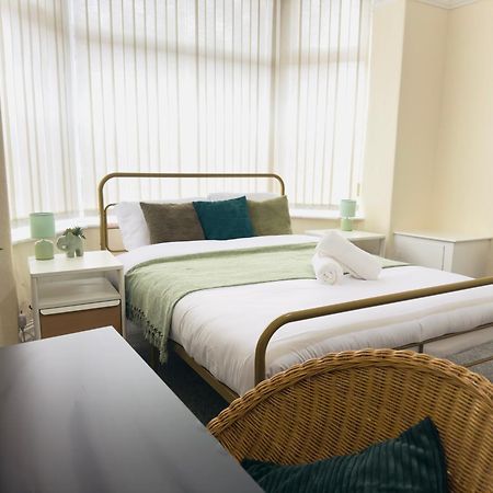 Double Bedroom Near City Center Manchester Exterior photo