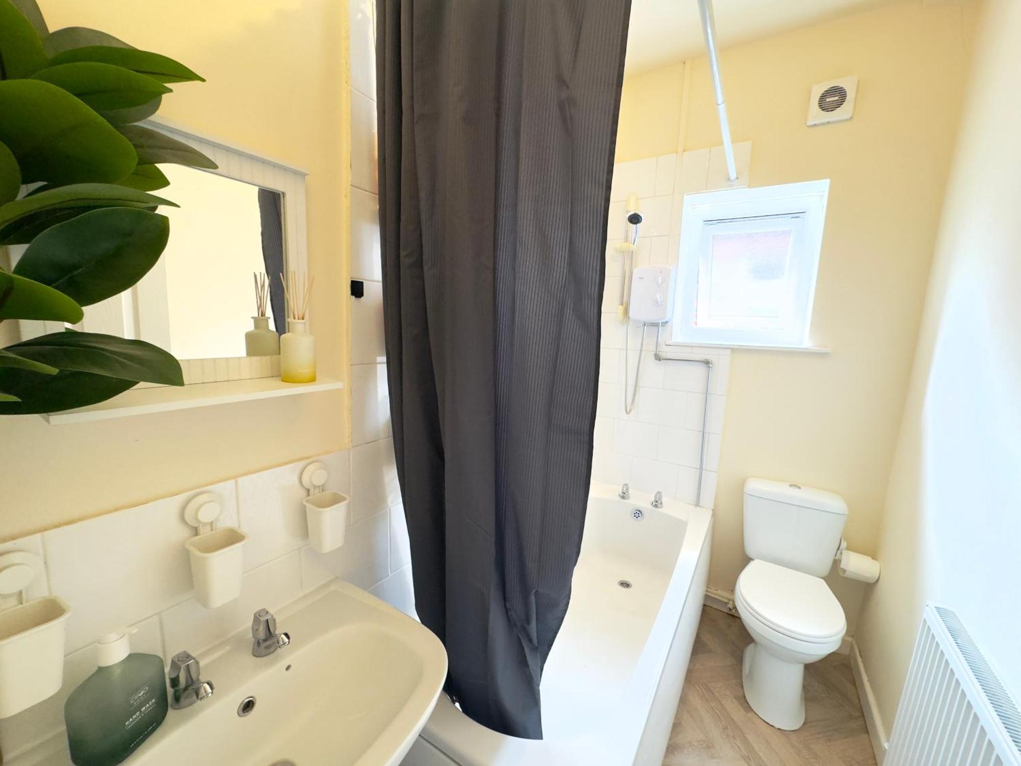 Double Bedroom Near City Center Manchester Exterior photo